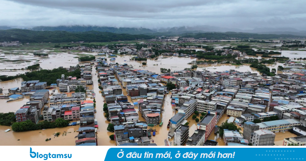 Siêu bão Ba Vì áp sát đất liền, nhiều khu vực khẩn cấp ứng phó