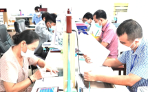 Bố định đặt tên con là Phạm Sai Lầm, may mắn đứa trẻ sau đó được gia đình sửa thành tên khác rất giàu có
