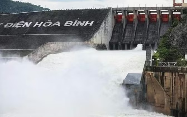Hồ thủy điện Hòa Bình chuẩn mở 1 cửa xả đáy vào 11 giờ trưa 11/7