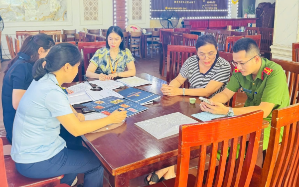 Một nhà hàng tại trung tâm du lịch Quảng Ninh bị phạt sau phản ánh của du khách
