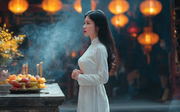 Khung giờ đẹp thắp hương ngày mai - mùng 1 tháng 6 năm Bính Ngọ