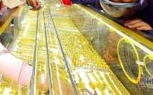 Giá vàng hôm nay mới nhất (13/7) liên tục giảm mạnh