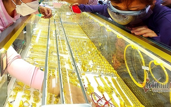 Giá vàng hôm nay mới nhất (13/7) liên tục giảm mạnh