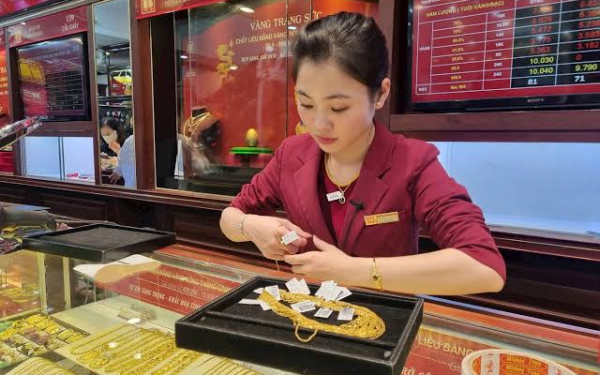Giá vàng giảm mạnh đầu tuần