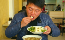 Ăn tỏi sống mỗi ngày suốt 6 tháng để ngừa ung thư, người đàn ông đi khám nhận kết quả bất ngờ