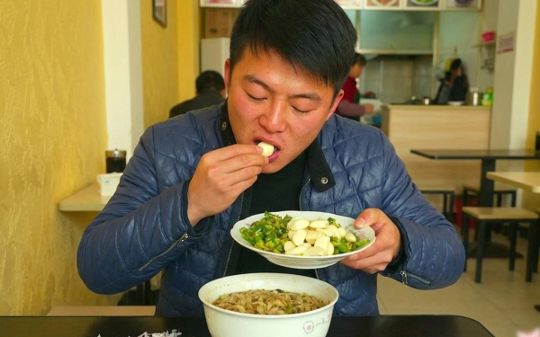 Ăn tỏi sống mỗi ngày suốt 6 tháng để ngừa ung thư, người đàn ông đi khám nhận kết quả bất ngờ