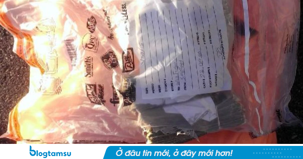 Phát hiện 3 bao tải chứa 7,7 tỷ đồng vứt bên đường, cảnh sát vào cuộc điều tra
