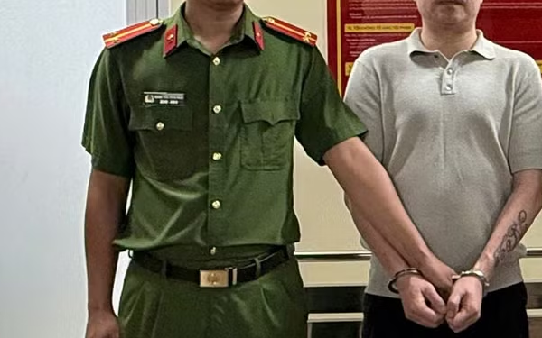 Bắt khẩn cấp 2 đối tượng dừng xe ô tô, đuổi đánh nhau giữa giao lộ