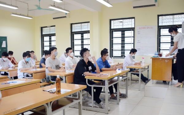 Điều tra được hiệu trưởng tuồn đề ra ngoài, Sở Giáo dục quyết định hủy kết quả thi của tất cả thí sinh