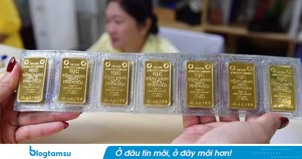 Thị trường vàng trong nước đang diễn biến rất lạ
