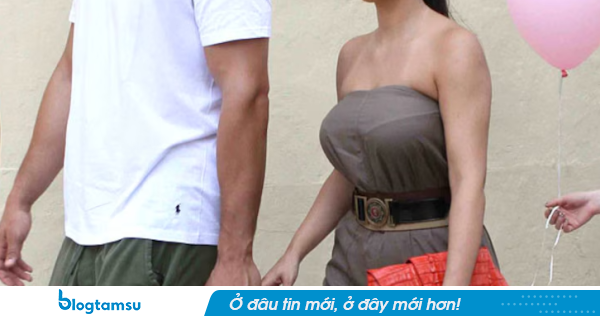 Ly hôn nữ tỷ phú, cầu thủ đình đám về điều hành cửa hàng gà rán