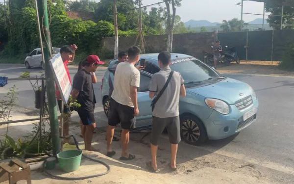 Điều tra nguyên nhân 3 người đàn ông tử vong trong 2 xe ô tô