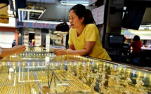 Giá vàng hôm nay mới nhất (17/7): Tiếp tục lao dốc