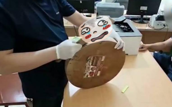 Hơn 6 triệu người xem video công an bổ đôi chiếc thớt, hé lộ "bí mật động trời"