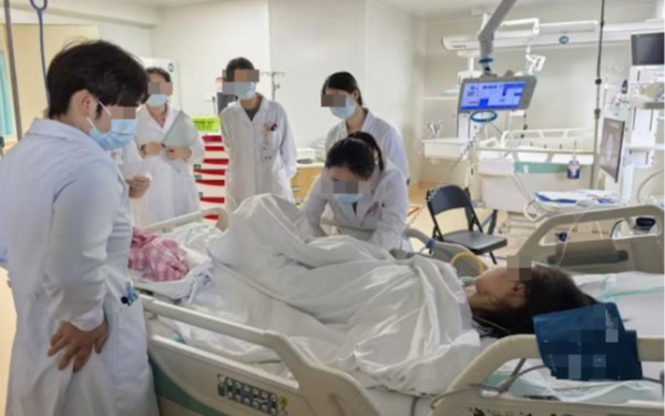 Gia đình phát hiện giòi sống trong mũi và miệng của bệnh nhân hôn mê