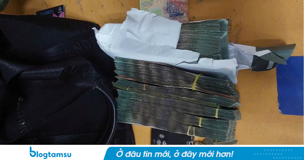 Nhiều cọc tiền 500k tổng trị giá 725 triệu đồng nằm rải rác quanh Cảng hàng không quốc tế Nội Bài: Công an nhanh chóng xác minh