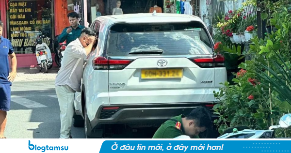 Phát hiện người đàn ông tử vong trong ô tô khóa kín bên đường ở TP.HCM
