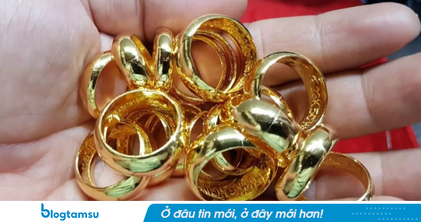 Giá vàng hôm nay 24/7: Đồng loạt giảm mạnh