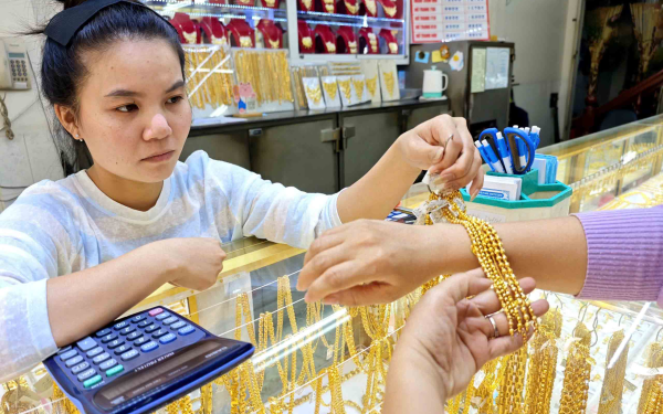 NÓNG: Giá vàng đồng loạt biến động, vàng PNJ chạm đáy
