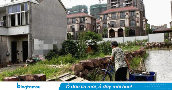 Đòi 10 tỷ đồng và 2 căn hộ khi giải tỏa, chủ nhà đinh nay sống cảnh lội nước vào nhà