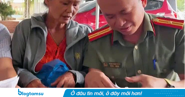 Tài xế taxi chở người phụ nữ 66 tuổi khả nghi, đưa thẳng đến công an