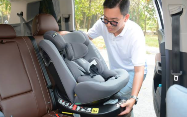 2 mức phạt lỗi không có ghế trẻ em trên xe ô tô từ 15/8/2026