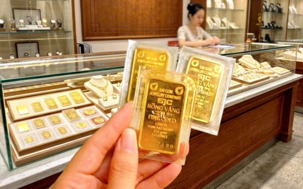 Giá vàng MỚI NHẤT: SJC, DOJI, PNJ đồng loạt giảm mạnh, vàng nhẫn vượt giá vàng miếng