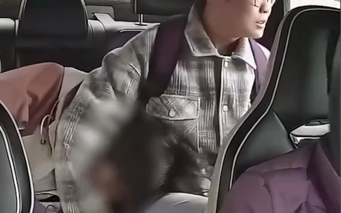 Vừa lên xe đi thi ĐH, người bạn ngồi cạnh bỗng gục xuống ngừng thở, nam sinh chỉ mất 1 giây để ra quyết định thay đổi cả đời mình