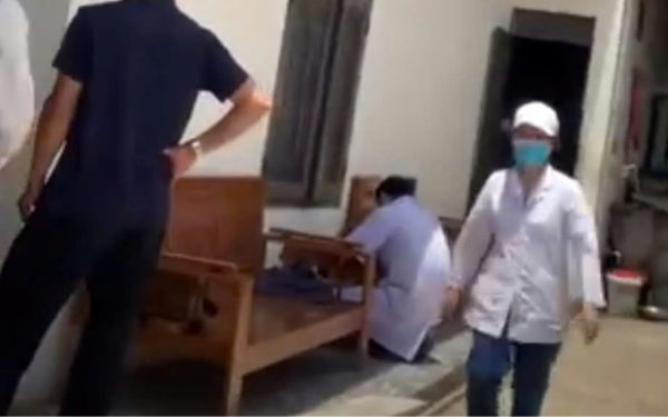 Thảm kịch đau lòng ở Đà Nẵng: Chồng bị điện giật trên mái tôn, vợ lao vào cứu rồi cùng tử vong