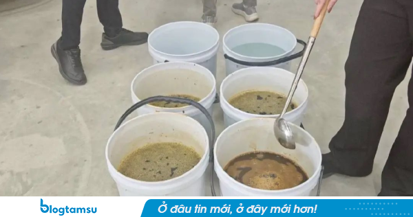 Công an đột kích đường dây sản xuất thuốc ho giả trị giá 16 tỷ khuấy trong thùng sơn