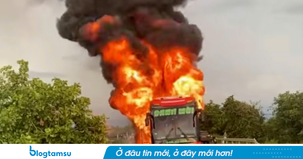 Công an thông tin nguyên nhân ban đầu vụ cháy xe khách chở 11 người trên Quốc lộ 14