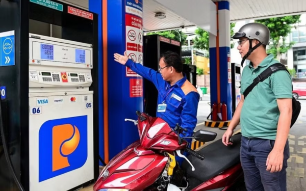 Giá xăng dầu tháng 8: Đồng loạt leo thang, tăng dữ dội cả trong nước lẫn thế giới