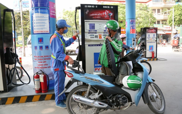 Giá xăng dầu mới nhất: Dầu thế giới lao dốc, xăng trong nước đồng loạt tăng
