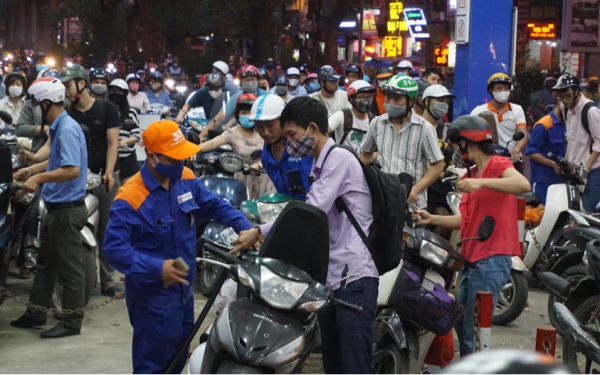 Giá xăng dầu hôm nay: Cập nhật mới nhất