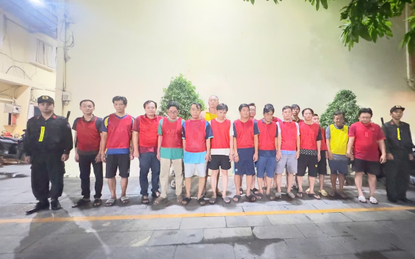 Bắt 17 đối tượng trong đường dây cá độ bóng đá hơn 1,7 tỷ đồng