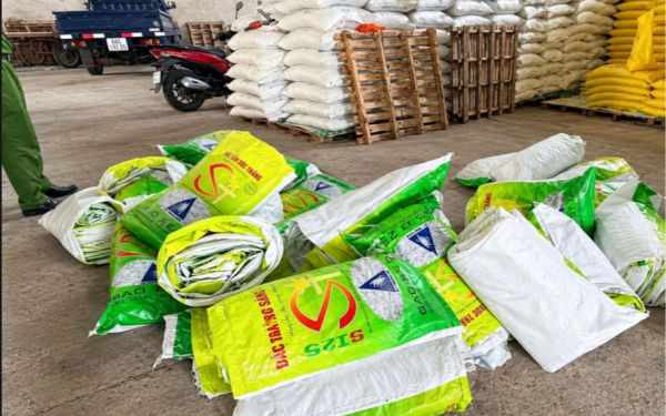 Phát hiện 2 cơ sở “thay áo” gạo không rõ nguồn gốc thành ST25
