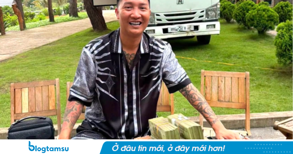 Ai là người đứng sau Huấn Hoa Hồng