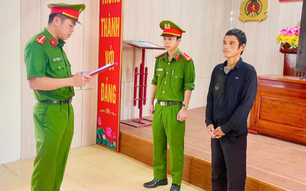 Khởi tố người đàn ông say xỉn đi bộ trên quốc lộ gây tai nạn khiến một người tử vong