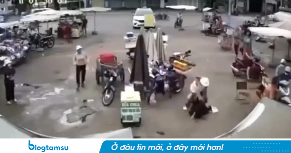 Khoảnh khắc người phụ nữ bị đâm trọng thương khi đi chợ được camera ghi lại