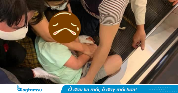 Đừng cho trẻ đi loại dép này: Đã có bé bị gãy xương, thậm chí dậy thì sớm và không phát triển được chiều cao