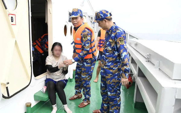 Vụ 3 người bị sóng cuốn ở Đà Nẵng: Cô gái không biết bơi tiết lộ cách sống sót suốt 8 giờ