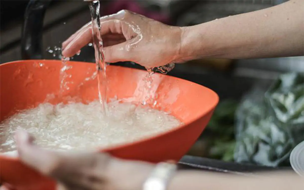 Lời khuyên từ chuyên gia về việc vo gạo 2 lần trước khi nấu cơm