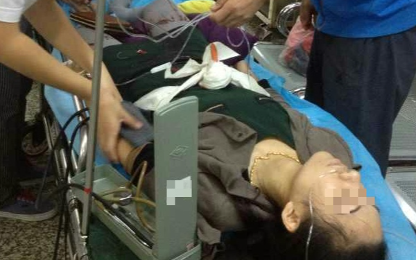 Cô gái 24 tuổi sụt gần 23kg trong 6 tháng: Bác sĩ tìm thấy 1 'thứ đáng sợ' bên trong cổ
