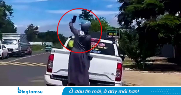 Sự thật video người phụ nữ đu xe bán tải livestream bán sầu riêng ở Đắk Lắk