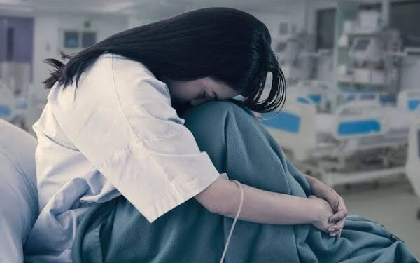 Nghĩ đau đầu do stress, cô gái 26 tuổi sốc khi phát hiện khối u não chiếm gần 1/4 hộp sọ