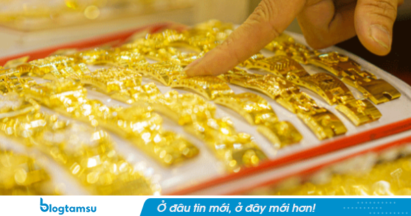 Giá vàng hôm nay 12.8: Trong nước lao dốc, thế giới giảm nhẹ