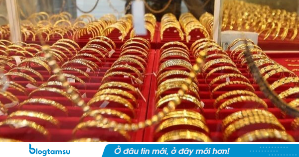 Giá vàng chiều 12/8: Tăng mạnh