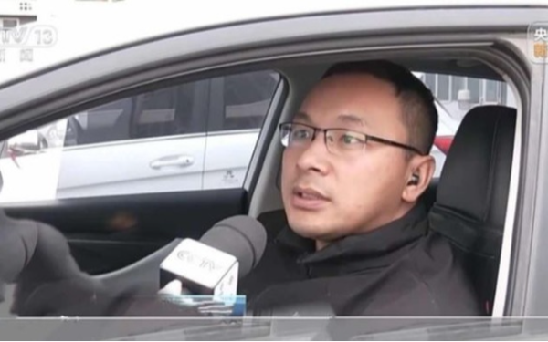 Đi taxi hết 37k, khách chuyển khoản hơn 552 triệu đồng, tài xế muốn trả lại nhưng bị từ chối liền báo cảnh sát