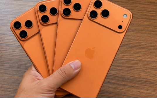 Phú Thọ: Phát hiện 4 điện thoại iPhone 17 trong hộp carton bên đường, người đàn ông mang về nhà rồi báo công an