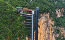 Cận cảnh chiếc thang máy vách đá 288m 